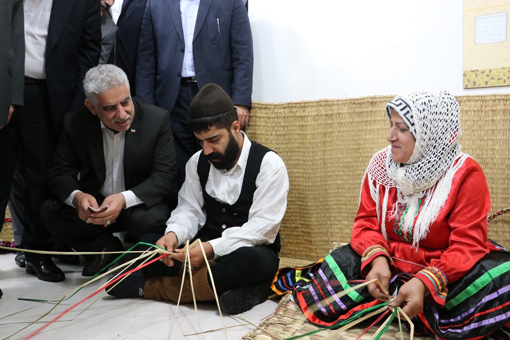 بهره گیری از ظرفیت صنایع دستی خمام برای اشتغالزایی و پایدارکردن اقتصاد روستا/ زنجیره ارزش درکشاورزی، دامپروری و صنایع دستی روستاها احیا شود/ ابترماندن کارها در دولت مردمی و انقلابی قابل پذیرش نیست
