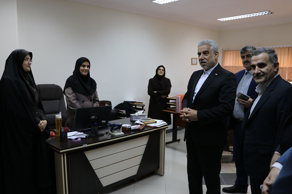 بازدید سر زده استاندار گیلان از برخی دفاتر ستادی استانداری گیلان