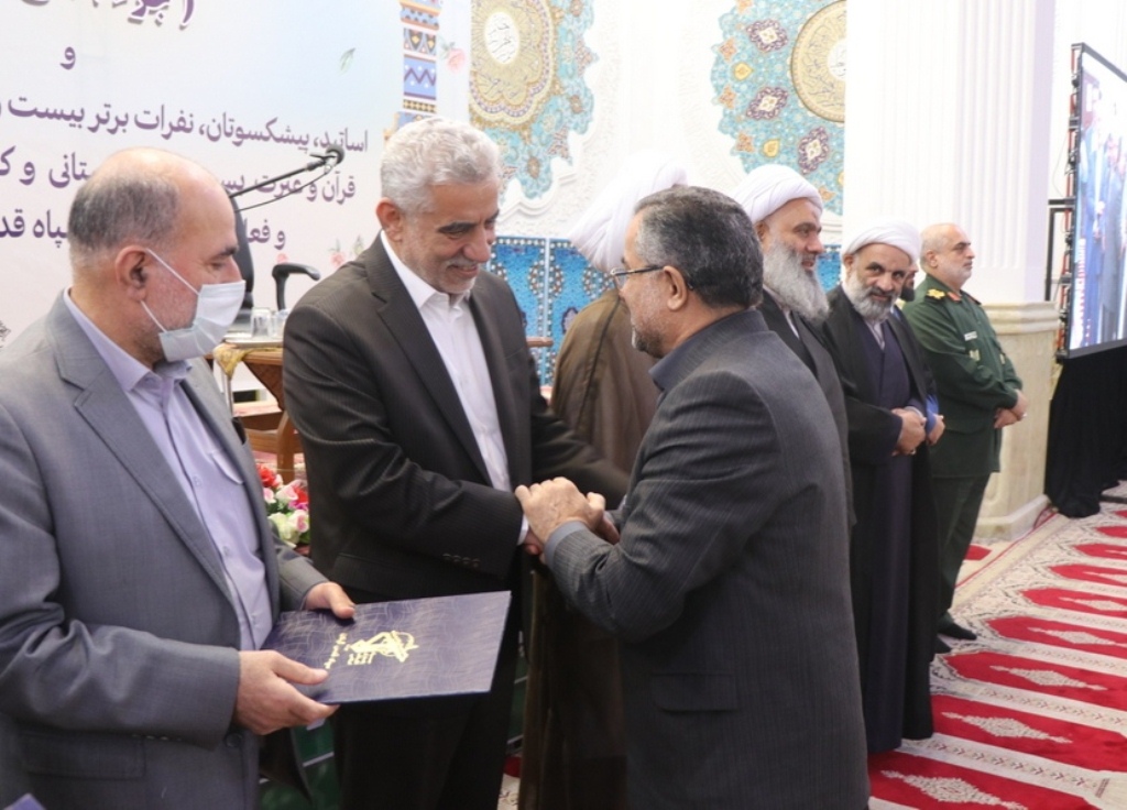 همایش تجلیل از ۱۴۰۰ نفر حافظ قرآن کریم با حضور نماینده ولی فقیه و استاندار گیلان در رشت برگزار شد