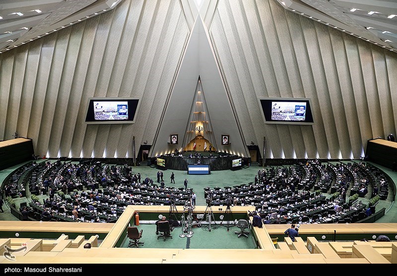 شعر خوانی بین نماینده صومعه سرا و نماینده تهران در مجلس شورای اسلامی