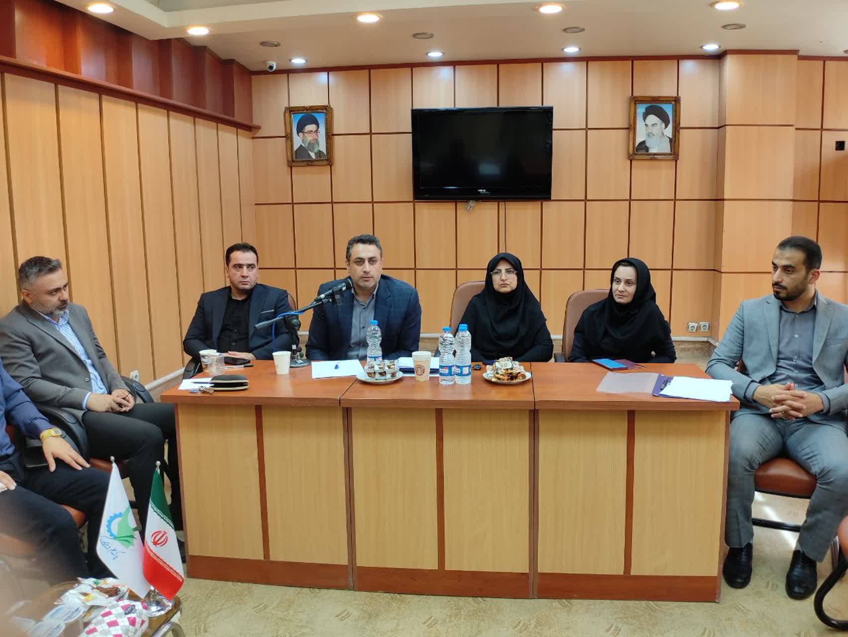 نشست صمیمانه مدیران پارک با شرکت های مستقر در مرکز رشد انزلی