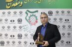 اهدای لوح و تندیس در  اولین اجلاسیه  ملی پیشرانان صنعت و معدن کشور به دکتر اسحق جمال امیدی مدیر عامل شرکت سیمان خزر