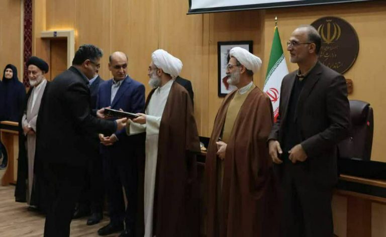 بنیاد مسکن انقلاب اسلامی گیلان تقدیر ویژه در ترویج و توسعه فرهنگ اقامه نماز