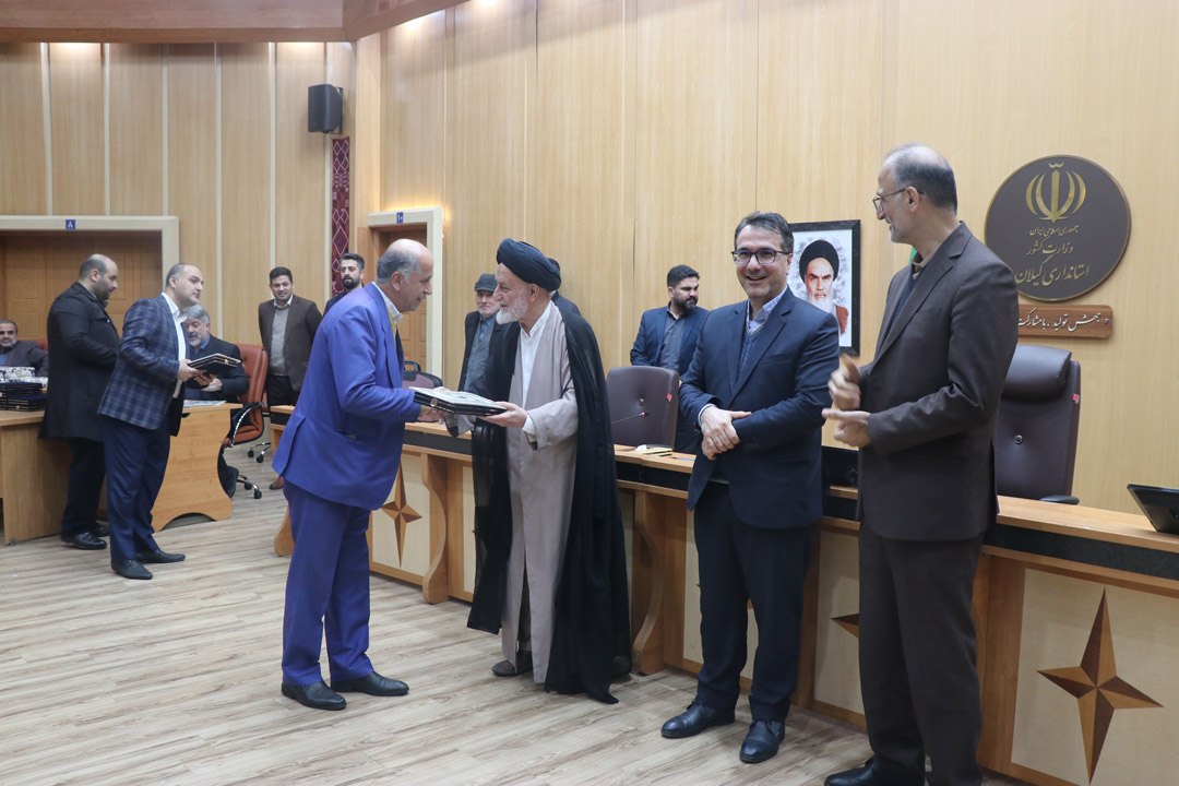 شرکت گاز گیلان بعنوان دستگاه برتر اجلاس استانی نماز در استانداری تقدیر شد