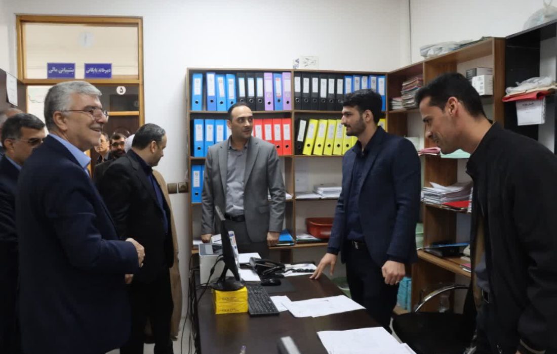 بازدید رئیس بنیاد مسکن از ستاد بازسازی جنگ ۱۲ روزه در آستانه‌اشرفیه