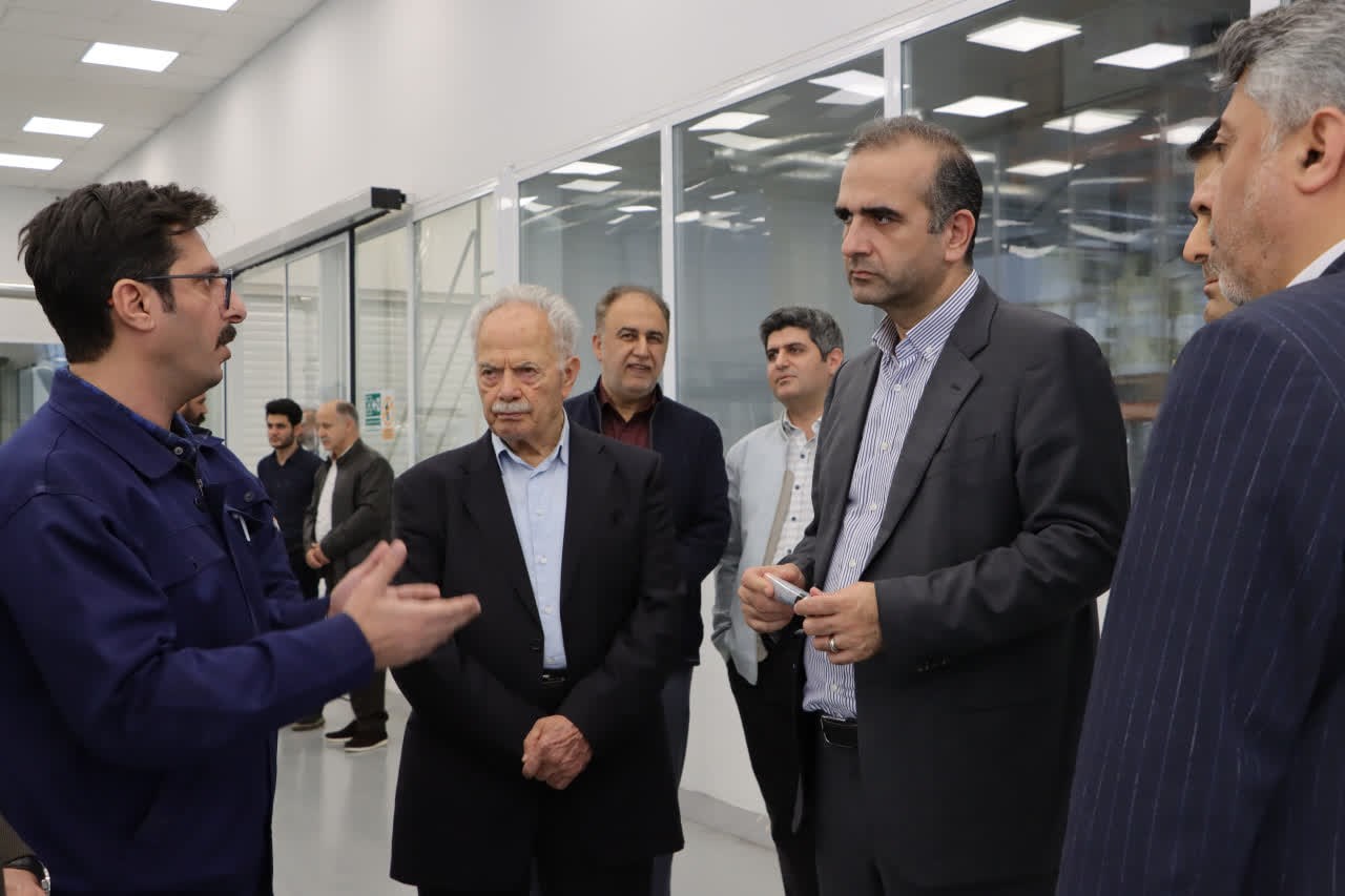 گفتوگوی میدانی مدیرعامل منطقه آزاد انزلی با تولیدكنندگان و سرمایهگذاران